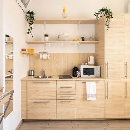 A Yellow Touch - Modern Studio In Isola Milano Luaran gambar