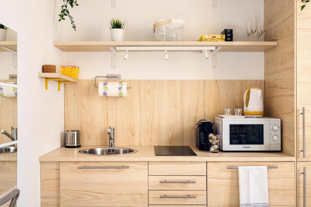 A Yellow Touch - Modern Studio In Isola Milano Luaran gambar